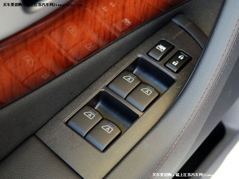 英菲尼迪FX
車廂座椅第7張
點擊查看下一張清晰大圖