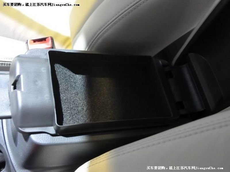 奔騰B50
車廂座椅第7張
點擊查看下一張清晰大圖