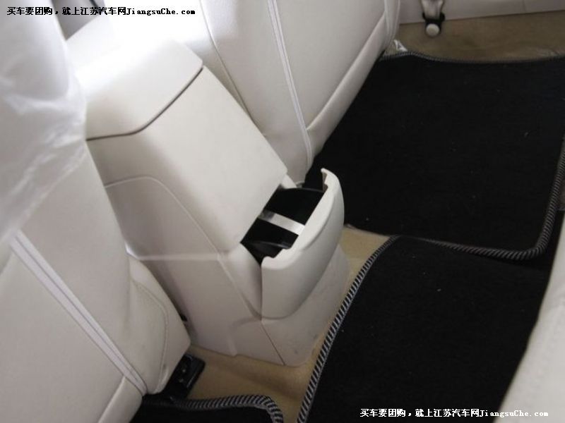 風神S30
車廂座椅第7張
點擊查看下一張清晰大圖