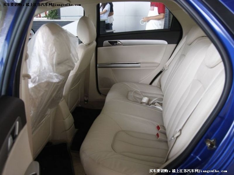 風神S30
車廂座椅第7張
點擊查看下一張清晰大圖