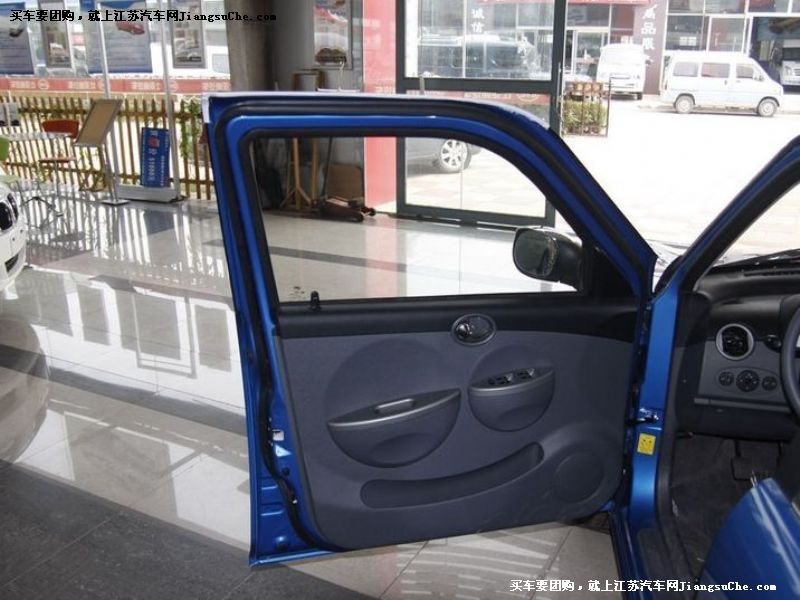 力帆320
車廂座椅第7張
點擊查看下一張清晰大圖